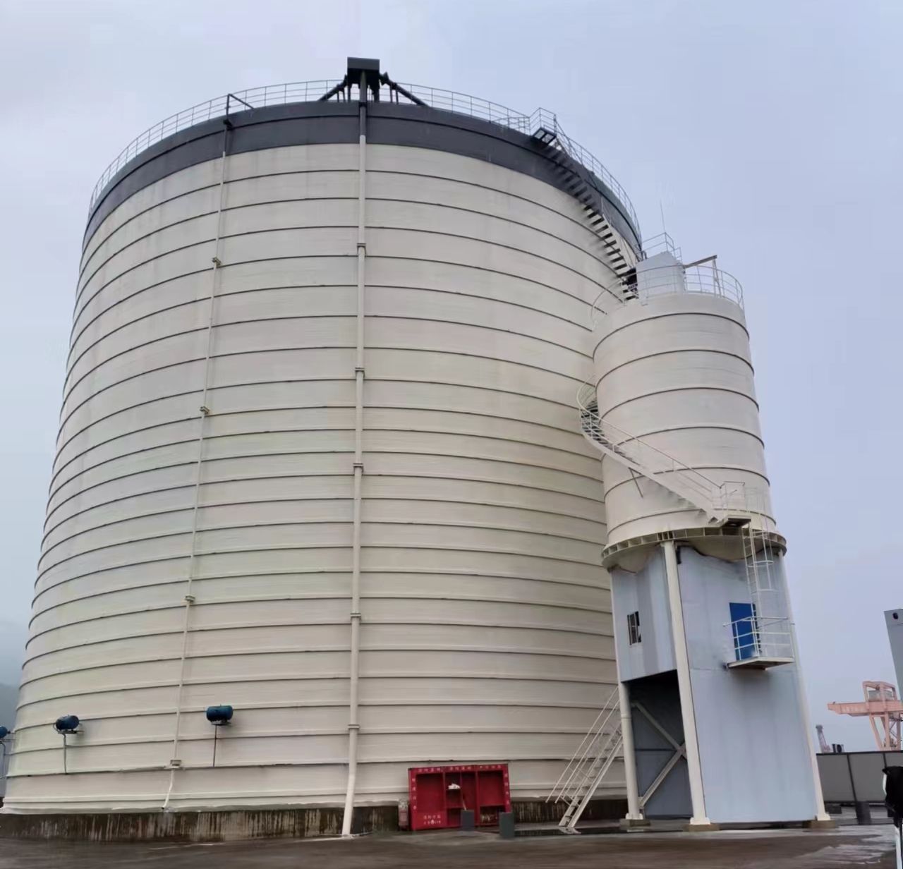 南岸10万吨水泥钢板库